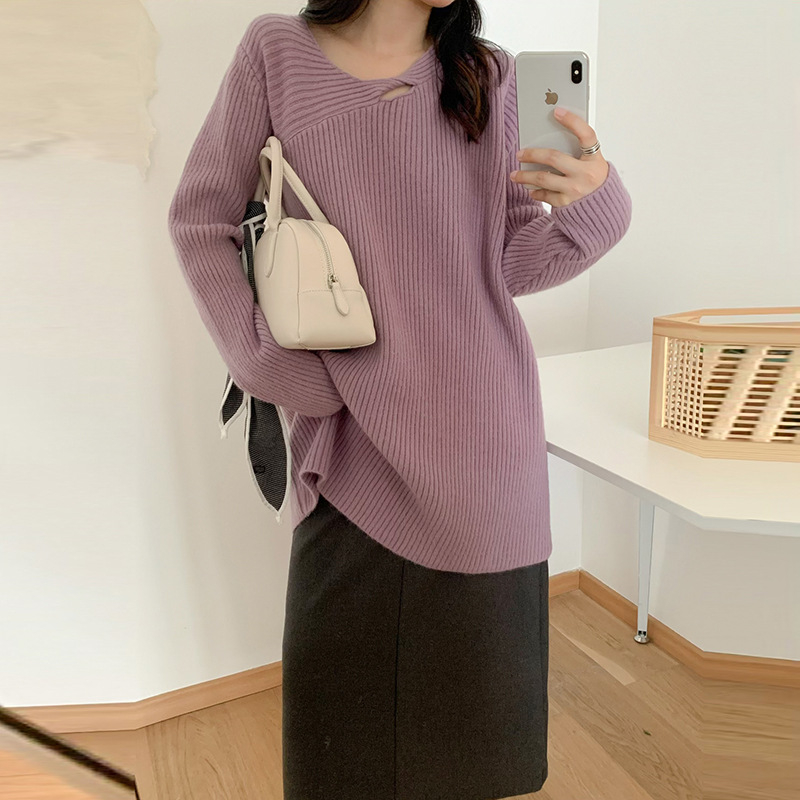 Trudnički pleteni džemper, slobodan kroj, akrilna vlakna, 2025, uvijeni cvjetni uzorak