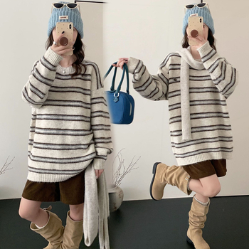 Trudnički pleteni džemper na pruge, opuštenog kroja, dugi rukavi, okrugli izrez, srednje duljine