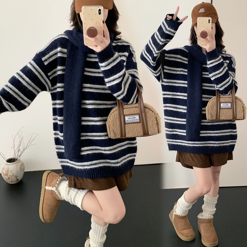 Trudnički pleteni džemper na pruge, opuštenog kroja, dugi rukavi, okrugli izrez, srednje duljine