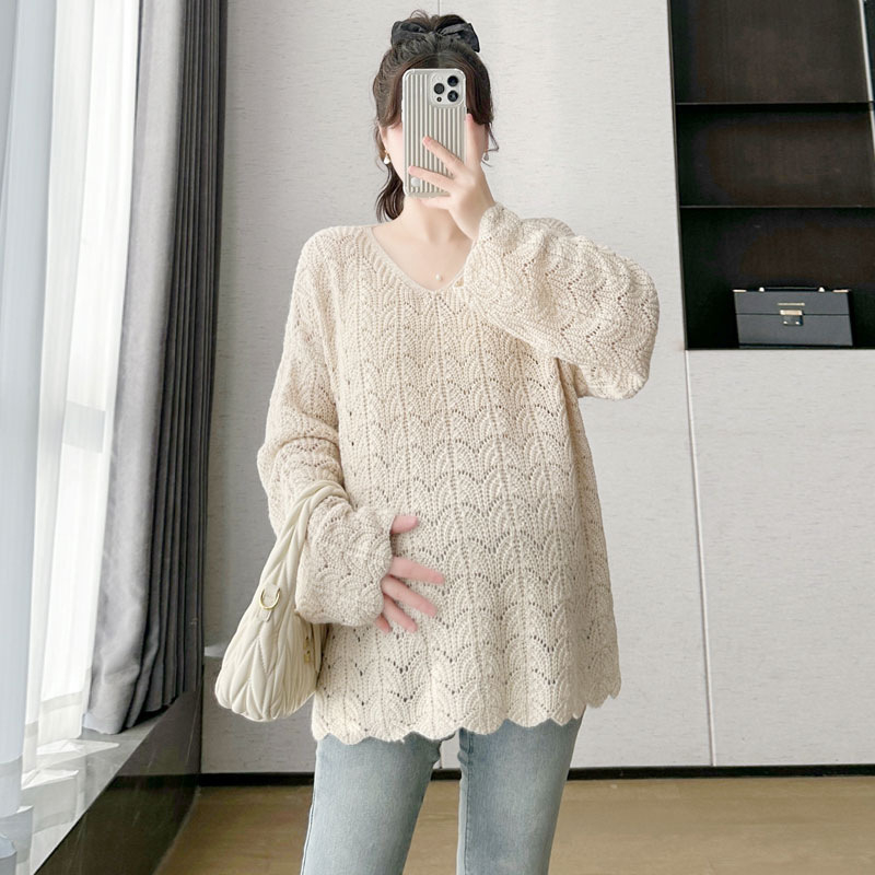 Trudnička pletena majica s V-izrezom, dugi rukavi, labav kroj, srednja duljina 65–80 cm, poliester.