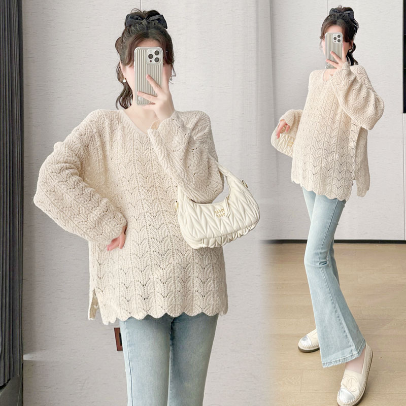 Trudnička pletena majica s V-izrezom, dugi rukavi, labav kroj, srednja duljina 65–80 cm, poliester.