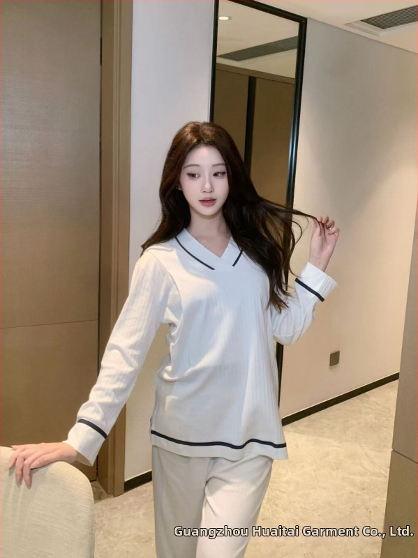 Māmiņu barošanas pidžamas, garas piedurknes, V-veida kakls, vienkrāsainas, kokvilna >95%, kods A2209