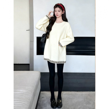 Trudnička pletena majica, ležernog kroja, viskozna smjesa 30–50%, okrugli izrez, dugi rukavi