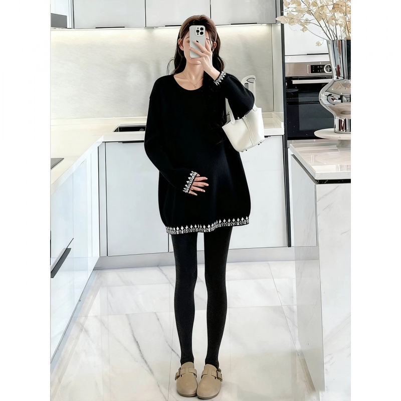 Trudnička pletena majica, ležernog kroja, viskozna smjesa 30–50%, okrugli izrez, dugi rukavi