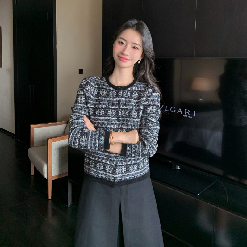 Dámsky kardigán z kašmíru a vlneného zmesi, jednofarebný pletený vzor, okrúhly výstrih, dlhé rukávy, elegantný mestský štýl.