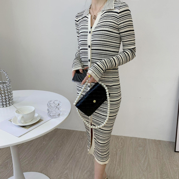 Set za trudnice: prugasti polo kardigan s V-izrezom i duga pletena suknja, mršav kroj (Akril vlakno; glavni materijal ≤30%; dugi rukavi; poluotvoren ovratnik; elegantan stil japansko-korejski ležerni)