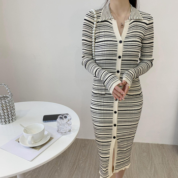 Set za trudnice: prugasti polo kardigan s V-izrezom i duga pletena suknja, mršav kroj (Akril vlakno; glavni materijal ≤30%; dugi rukavi; poluotvoren ovratnik; elegantan stil japansko-korejski ležerni)