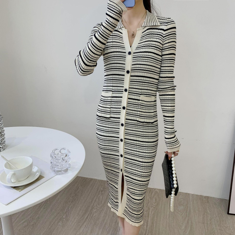 Set za trudnice: prugasti polo kardigan s V-izrezom i duga pletena suknja, mršav kroj (Akril vlakno; glavni materijal ≤30%; dugi rukavi; poluotvoren ovratnik; elegantan stil japansko-korejski ležerni)