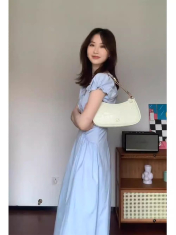 Materninska haljina za dojenje, V-izrez, plisirana, uski kroj, srednja duljina, rukavi princeze