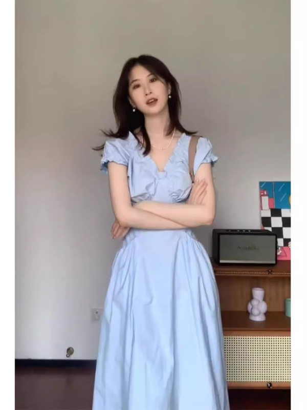 Materninska haljina za dojenje, V-izrez, plisirana, uski kroj, srednja duljina, rukavi princeze