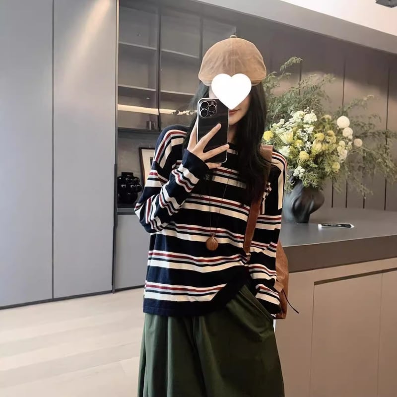 Akrylový pruhovaný sveter voľného strihu s okrúhlym výstrihom, dlhé rukávy