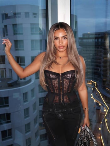 Tube top bez ramienok s dizajnom rybej kosti a zadným remenom, polyesterová látka