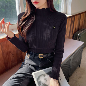 Trudnički džemper za dojenje s polu-visokim ovratnikom, uski kroj, dugi rukavi, prednji otvori za dojenje, poliester-akrilna smjesa, jednobojni uzorak, proljeće 2024