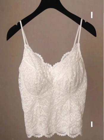 Čipkasti top s ulošcima za grudi — materijal spandex, mikroelastičnost, dvostruke naramenice, slim fit