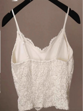 Čipkasti top s ulošcima za grudi — materijal spandex, mikroelastičnost, dvostruke naramenice, slim fit