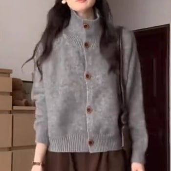 Pletený kardigán so stojatým golierom, s jedným gombom, s dlhými rukávmi, s krátkym strihom