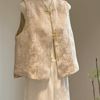 Vesta v štýle Royal Sister, polyesterový materiál, jednoradové zapínanie, stojatý golier, vzor rastlín a kvetov