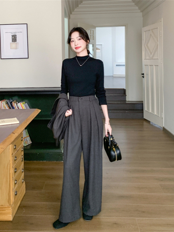 Set od dva komada: bezrukavni prsluk i široke hlače, poliester, opušteni kroj, kvadratni ovratnik, srednja duljina (65-80 cm), jesen 2025