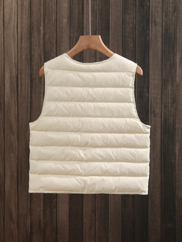 Ženski prsluk od perja s V-izrezom, bijeli gusji down 86–90%, velika veličina, srednja debljina, jednostruko kopčanje, duljina 50–65 cm