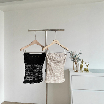 Dámske bezramienkové tielko s dierovaným vzorom, štíhly strih, leto 2025, vlákno z polyetylénu