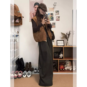 Dámska velúr vesta – elegantný mestský štýl, okrúhly výstrih, voľný strih, dĺžka 50-65 cm, zima 2025