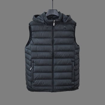 Muški prsluk s visokim ovratnikom, udoban slobodan kroj, lagano punjenje od poliesterskih vlakana, džepovi na zip