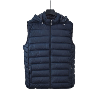 Muški prsluk s visokim ovratnikom, udoban slobodan kroj, lagano punjenje od poliesterskih vlakana, džepovi na zip