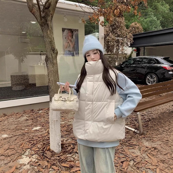 Ženski široki bezrukavni vest s stojećim ovratnikom, jednodobojan, zatvara se zipom, poliester tkanina s poliester-pamuk punilom, zimska 2023