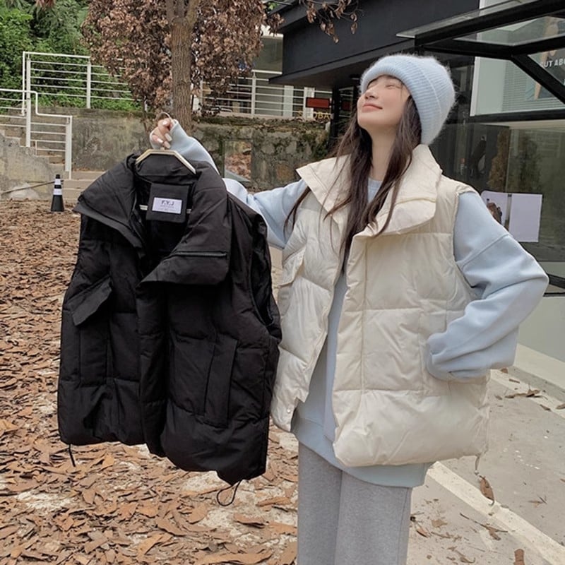 Ženski široki bezrukavni vest s stojećim ovratnikom, jednodobojan, zatvara se zipom, poliester tkanina s poliester-pamuk punilom, zimska 2023