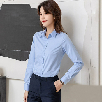 Dámska slim košeľa z bavlneno-polyesterovej zmesi, jednofarebná, dlhé rukávy, V výstrih, zapínanie na gombíky na prednej časti
