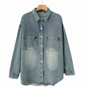 Plus veličine overshirt s dugim rukavima za slojevito nošenje, klasična plava boja, ležernog kroja, elegantna silueta