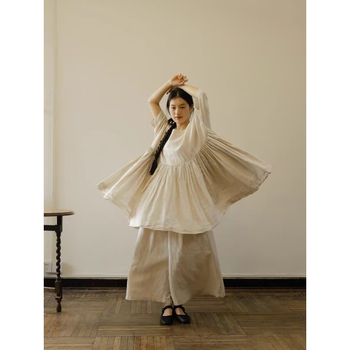 Košulja s ultra širokim krojem i plisiranim prednjim dijelom, pamuk-lininska smjesa, pamuk 50–70% i poliester <30%, pulover stil, okrugli ovratnik, rukavići 3/4, patchwork detalj, srednja duljina