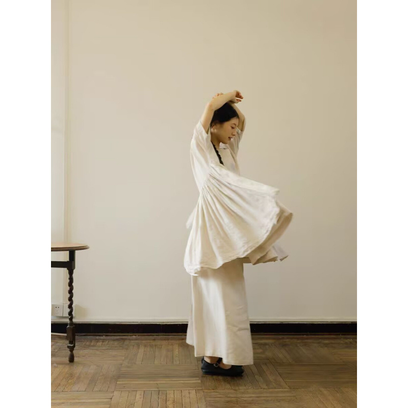 Košulja s ultra širokim krojem i plisiranim prednjim dijelom, pamuk-lininska smjesa, pamuk 50–70% i poliester <30%, pulover stil, okrugli ovratnik, rukavići 3/4, patchwork detalj, srednja duljina