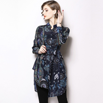 Polyesterové šaty–košeľa s geometrickým vzorom, dvojdielna súprava, golier rever, dlhé rukávy, nepravidelný lem, dlhá dĺžka