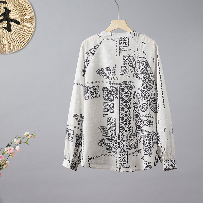 Ženska košulja s kapuljačom i dugim rukavima, cvjetnim uzorkom, materijal poliester-pamuk, ovratnik u obliku lotosova lista, duljina 50–65 cm, proljeće 2025