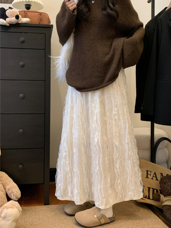 A-línia sukňa z velúru s krajkovým lemom, podšitá fleesom, vysoký pás, stredná dĺžka