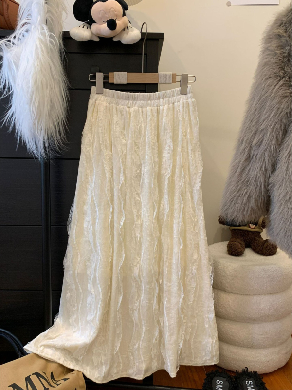 A-línia sukňa z velúru s krajkovým lemom, podšitá fleesom, vysoký pás, stredná dĺžka