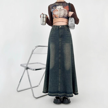 Džínsová sukňa A‑línie, vysoký pás, stredná dĺžka, roztiahnutý lem, zmes bavlny a polyesteru.