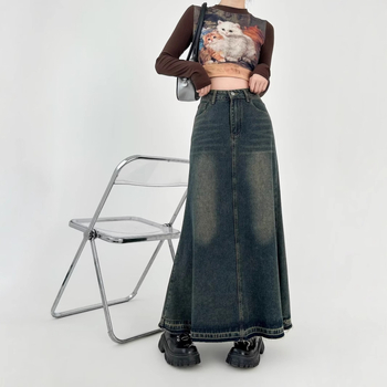 Džínsová sukňa A‑línie, vysoký pás, stredná dĺžka, roztiahnutý lem, zmes bavlny a polyesteru.