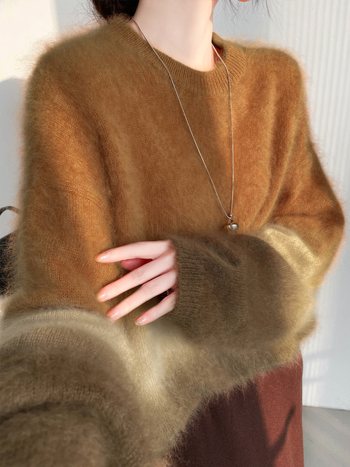 Pulover tricotat din lână de miel, textură periată, guler rotund, croială lejeră, mâneci lungi, iarna 2025