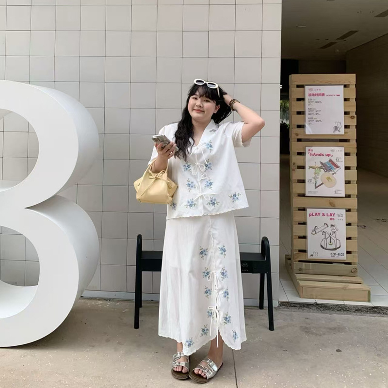 Kombinacija topa i suknje s buketom vezenjem i francuskom čipkom, korejski stil, ljeto 2024, poliester, rukavi 3/4, A-linijska suknja