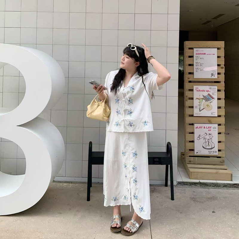 Kombinacija topa i suknje s buketom vezenjem i francuskom čipkom, korejski stil, ljeto 2024, poliester, rukavi 3/4, A-linijska suknja