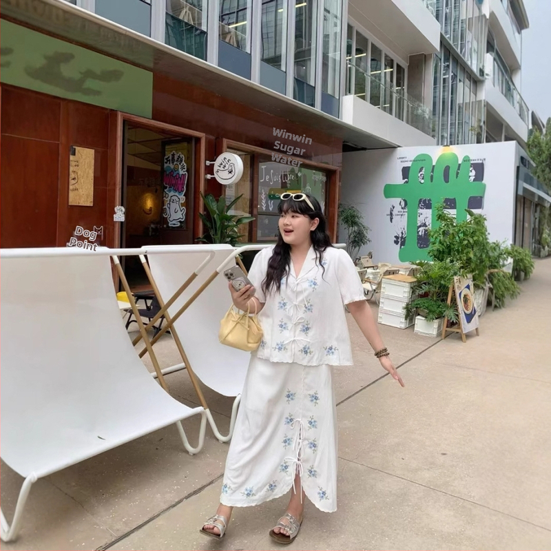 Topu un svārku kostīms ar ziedu izšuvumu un franču mežģīni, korejas stils, vasara 2024, poliesters, 3/4 garuma piedurknes, A-līnijas svārki