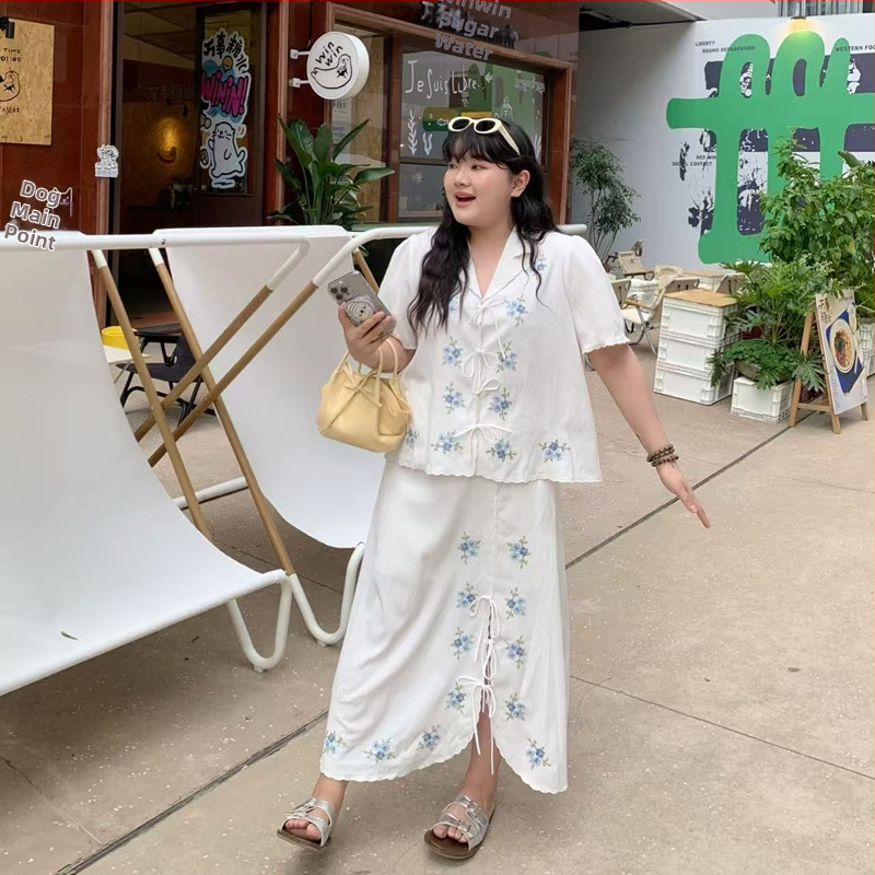 Topu un svārku kostīms ar ziedu izšuvumu un franču mežģīni, korejas stils, vasara 2024, poliesters, 3/4 garuma piedurknes, A-līnijas svārki