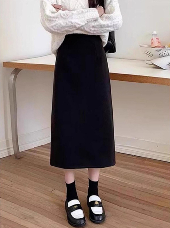 A-linijska suknja od vunene smjese, srednje duljine, mikroelastična, sadržaj pamuka 30–50%