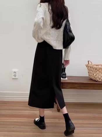 A-linijska suknja od vunene smjese, srednje duljine, mikroelastična, sadržaj pamuka 30–50%