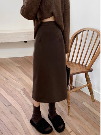 A-linijska suknja od vunene smjese, srednje duljine, mikroelastična, sadržaj pamuka 30–50%