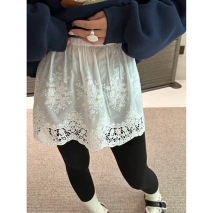 Sukňa s vysokým pásom, štíhla silueta, žakardová výšivka s čipkou, polyester, rastlinný vzor