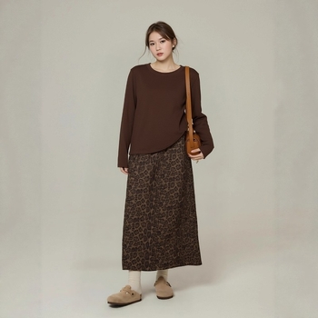 Suknja A-line s leopard uzorkom, midi duljine, materijal poliester sa spandeksom, mikroelastičnost, jesen 2025