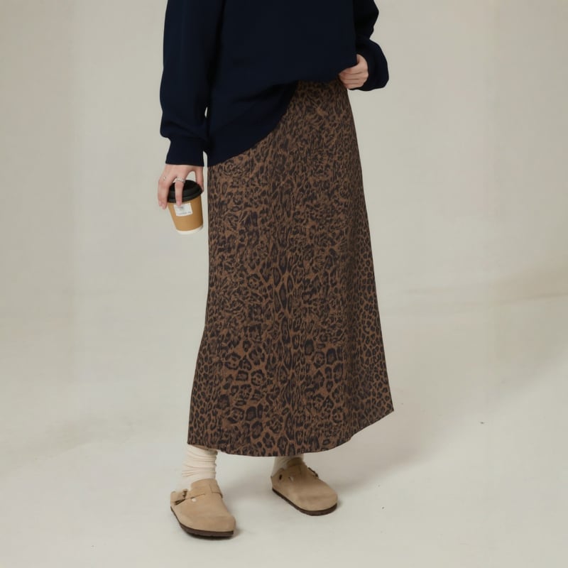 Suknja A-line s leopard uzorkom, midi duljine, materijal poliester sa spandeksom, mikroelastičnost, jesen 2025